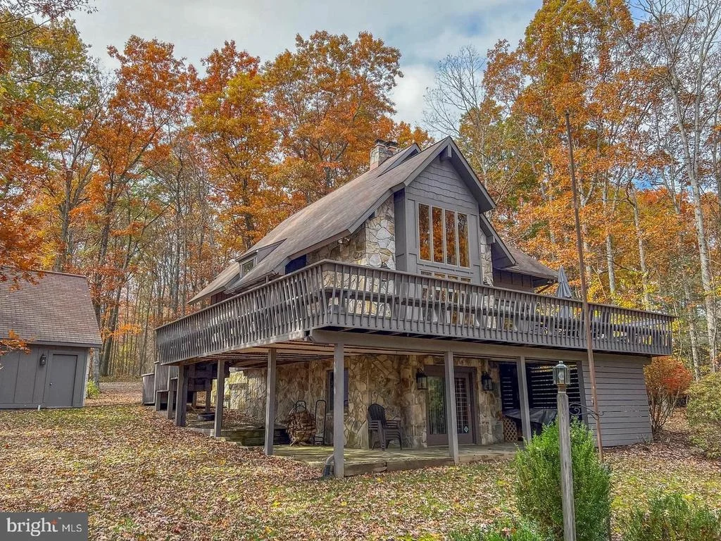 Photo of 925 PINE TREE POINT ROAD