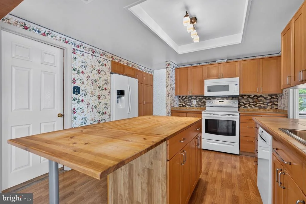Photo of 323 AVONDALE DRIVE
