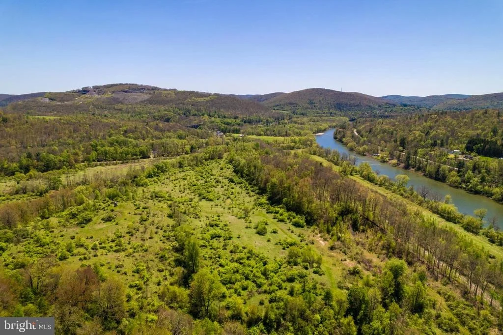 Photo of 007 STATE LINE ROAD