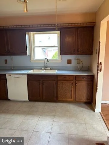 Photo of 16 REGAL COURT