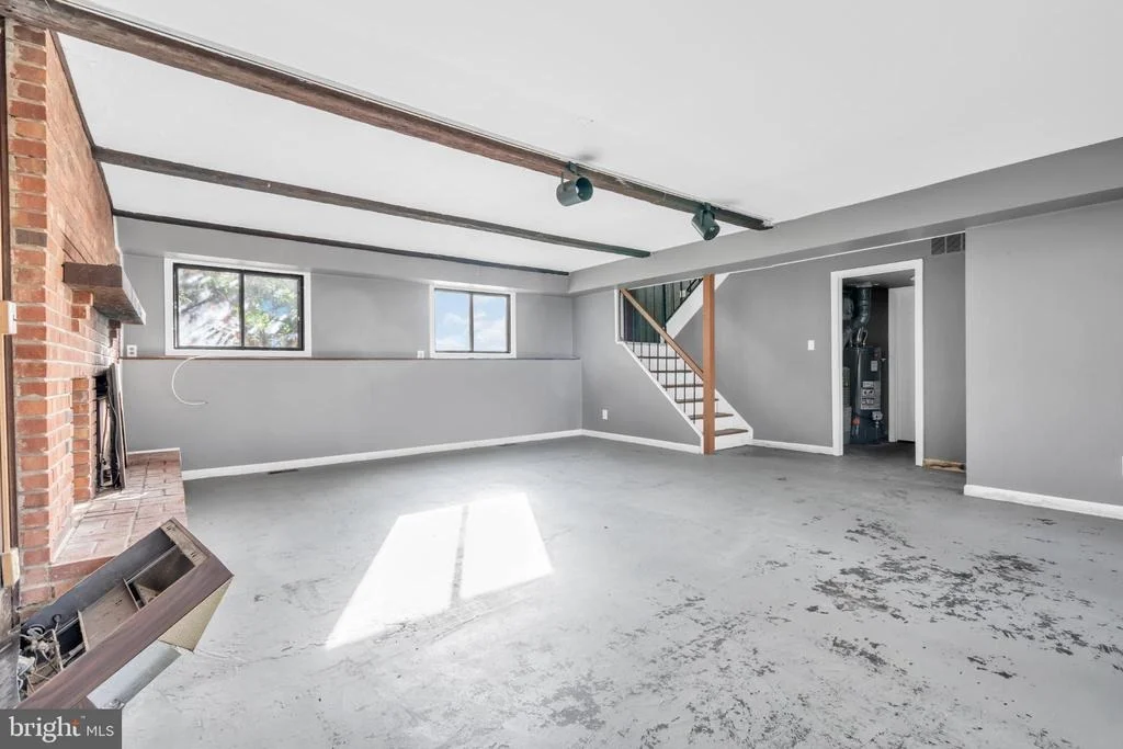 Photo of 22 PERSHING LANE