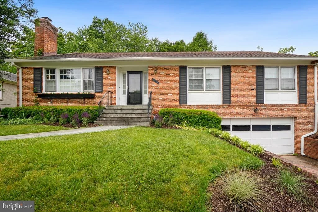 Photo of 7214 POMANDER LANE