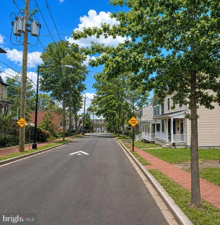 Photo of 1358 VALLEY PLACE SE