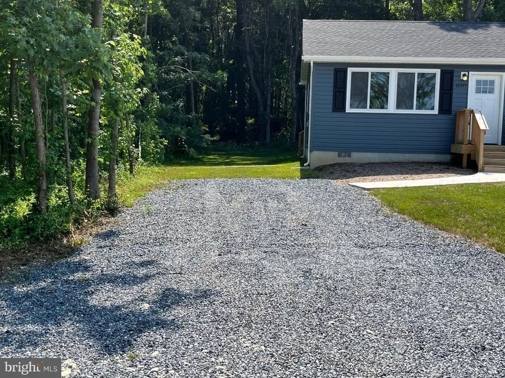 Photo of 11037 BOTTOM ROAD