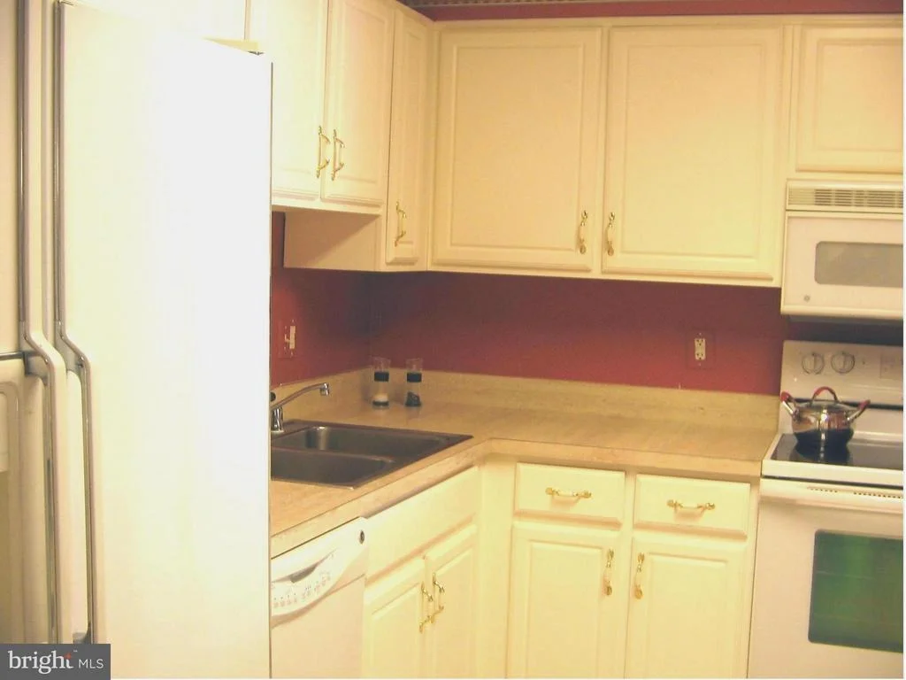 Photo of Unit 307 at 14800 PENNFIELD CIRCLE