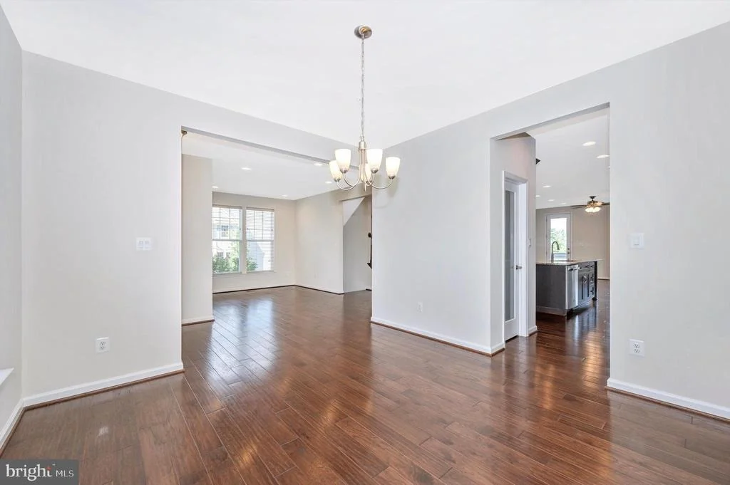 Photo of 8420 CLIFFVIEW LANE