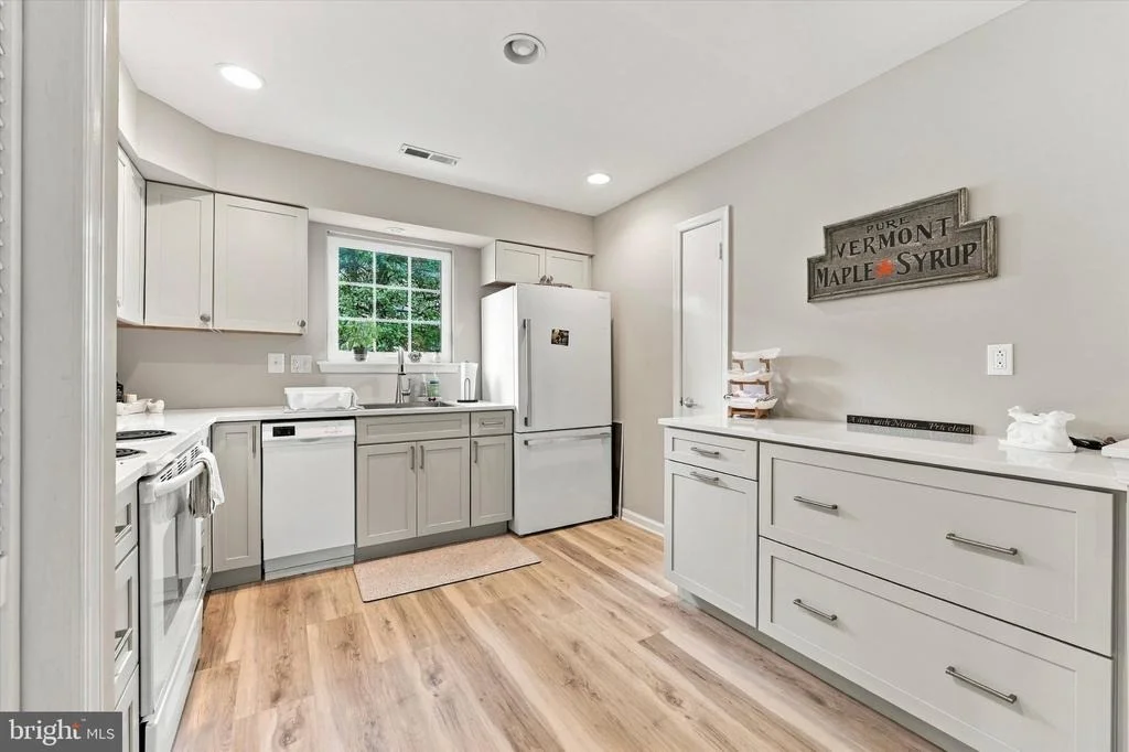 Photo of 3 AVANDALE COURT
