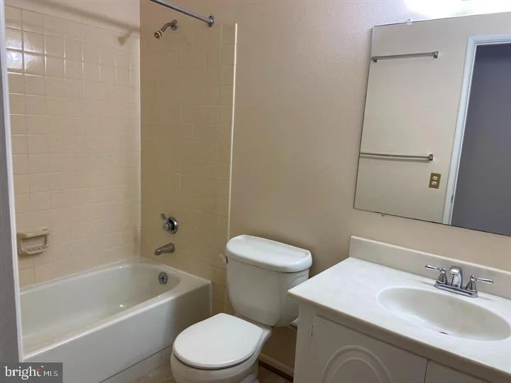 Photo of Unit 163E at 3510 FOREST EDGE DRIVE