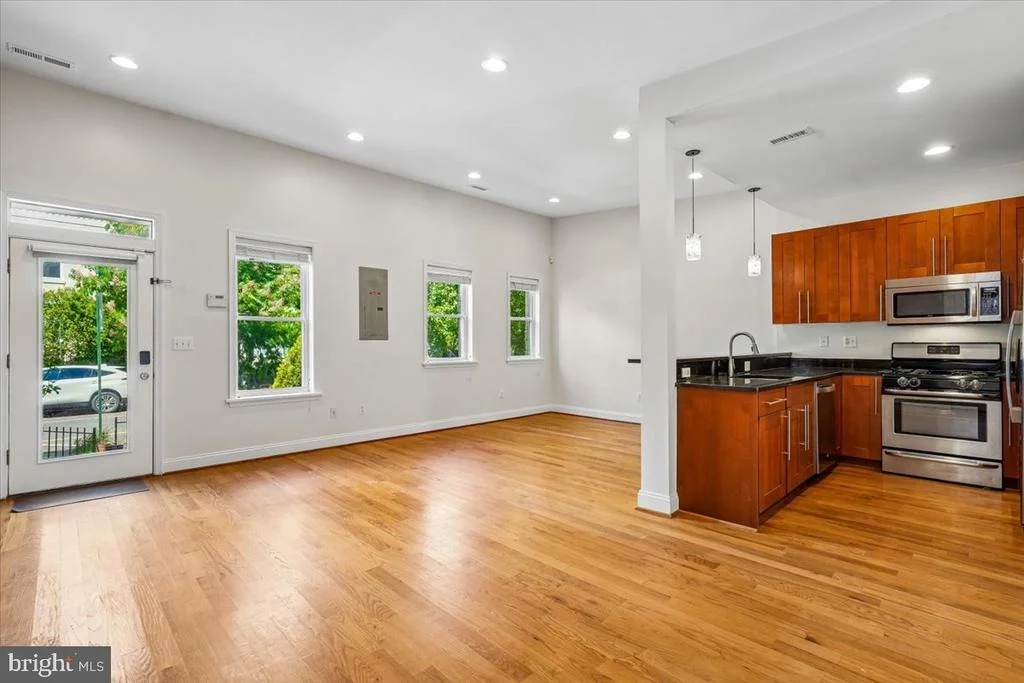 Photo of 1339 C STREET NE