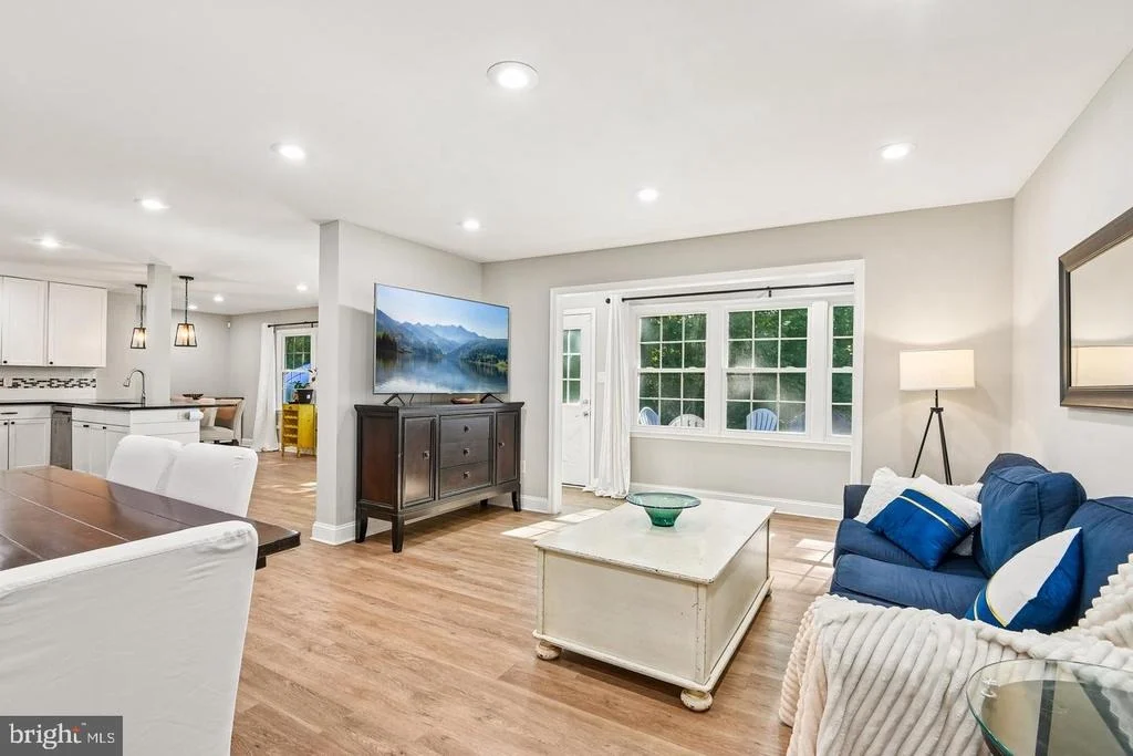 Photo of 8715 CRESTMONT LANE