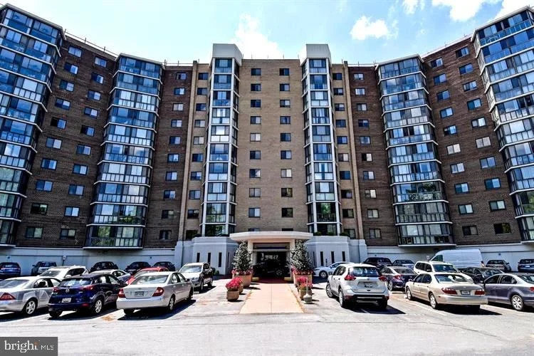 Photo of Unit 3423 at 15115 INTERLACHEN DRIVE