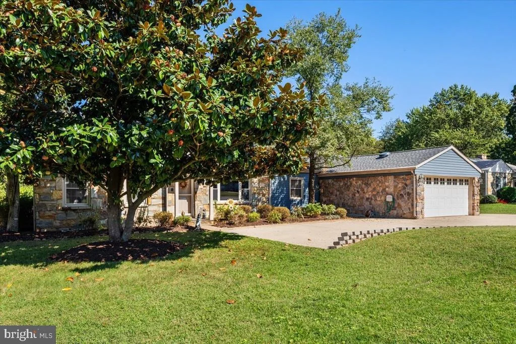 Photo of 9019 SUDLEY ROAD