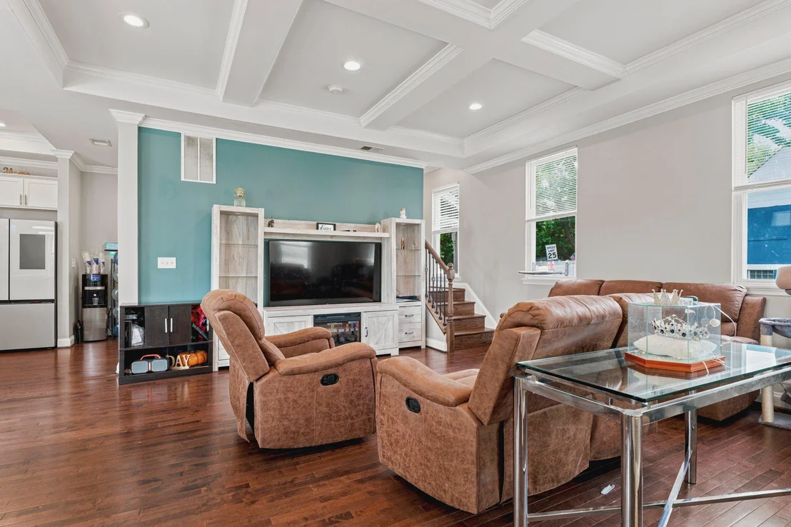 Photo of 4501 FOREST VIEW AVENUE