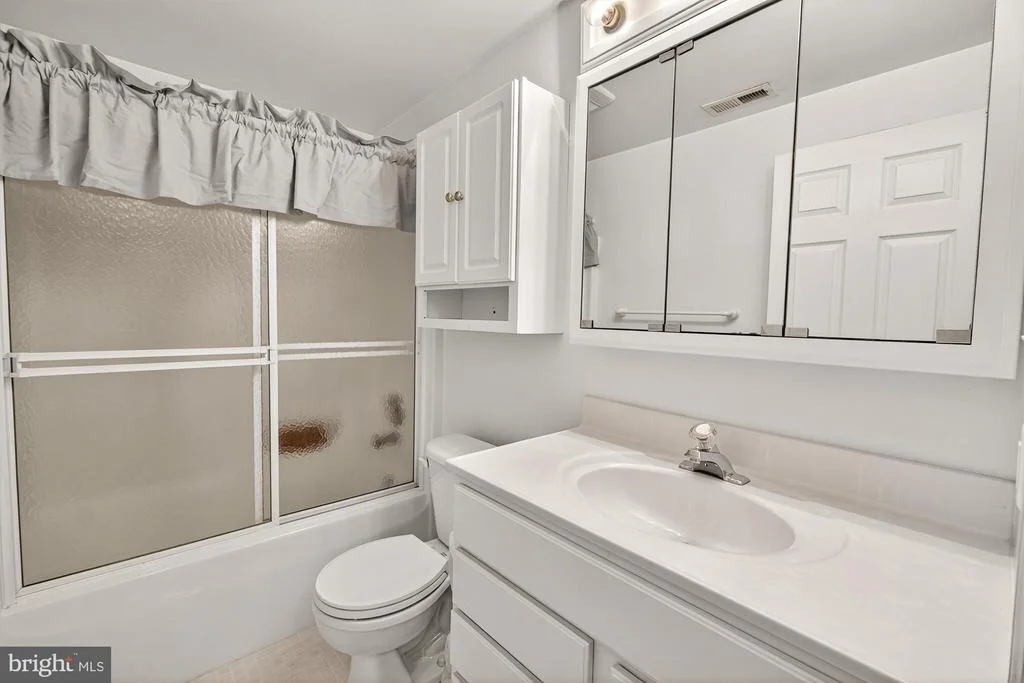 Photo of 2094 E GREENLEAF DRIVE