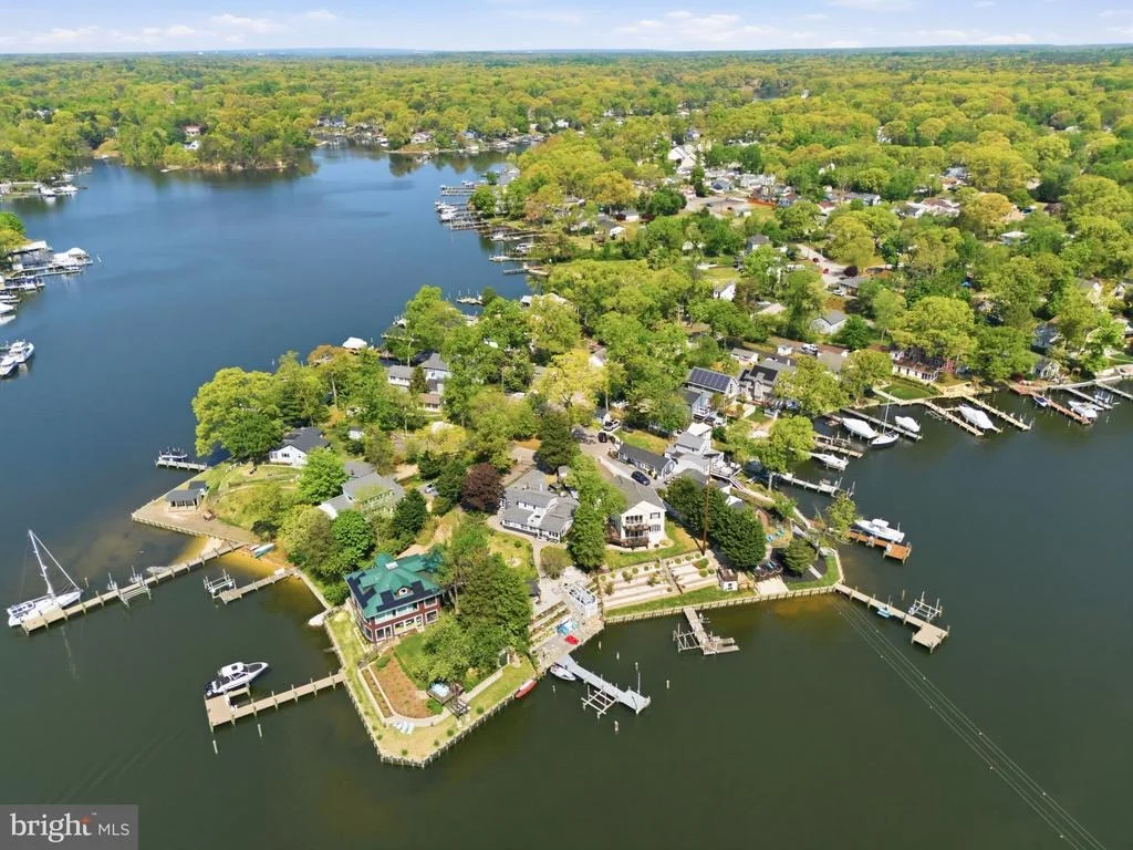 Photo of 426 RIVERSIDE DRIVE