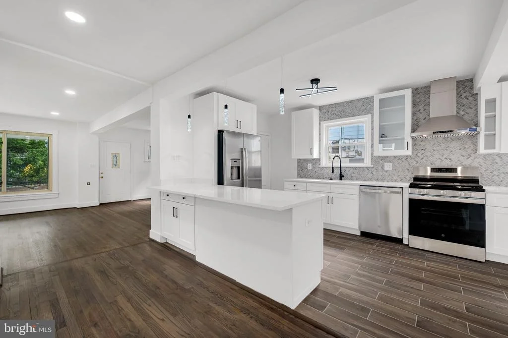 Photo of 710 SILVER SPRING AVENUE