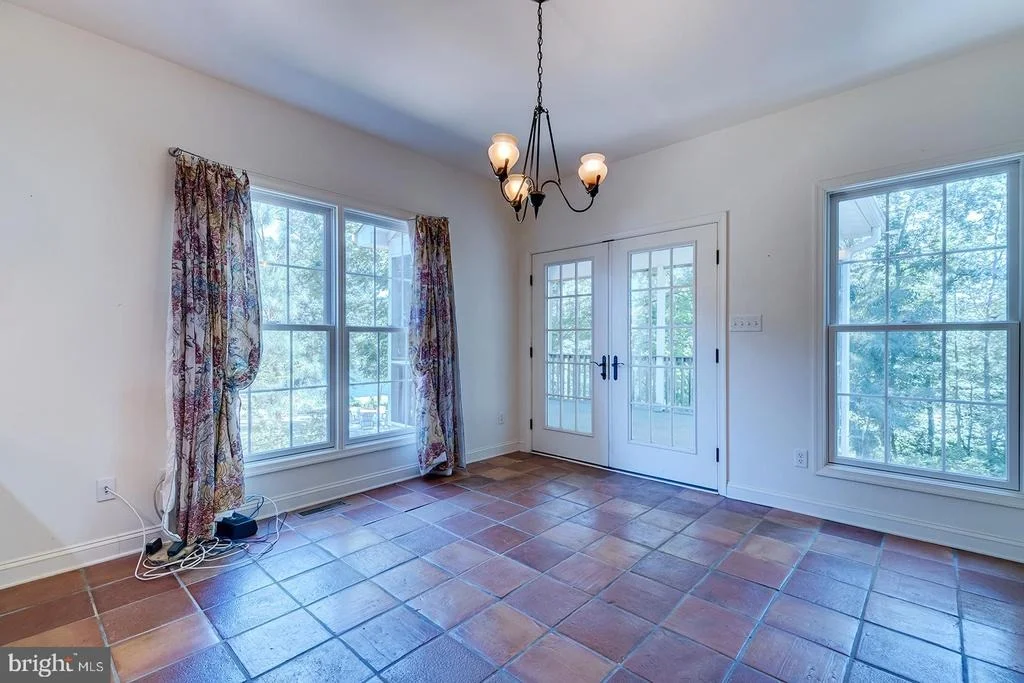 Photo of 142 W SHORE DRIVE
