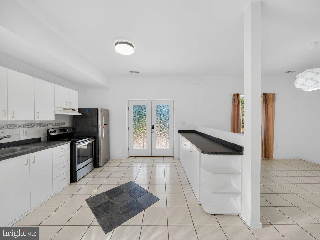 Photo of 9290 BAKER STREET