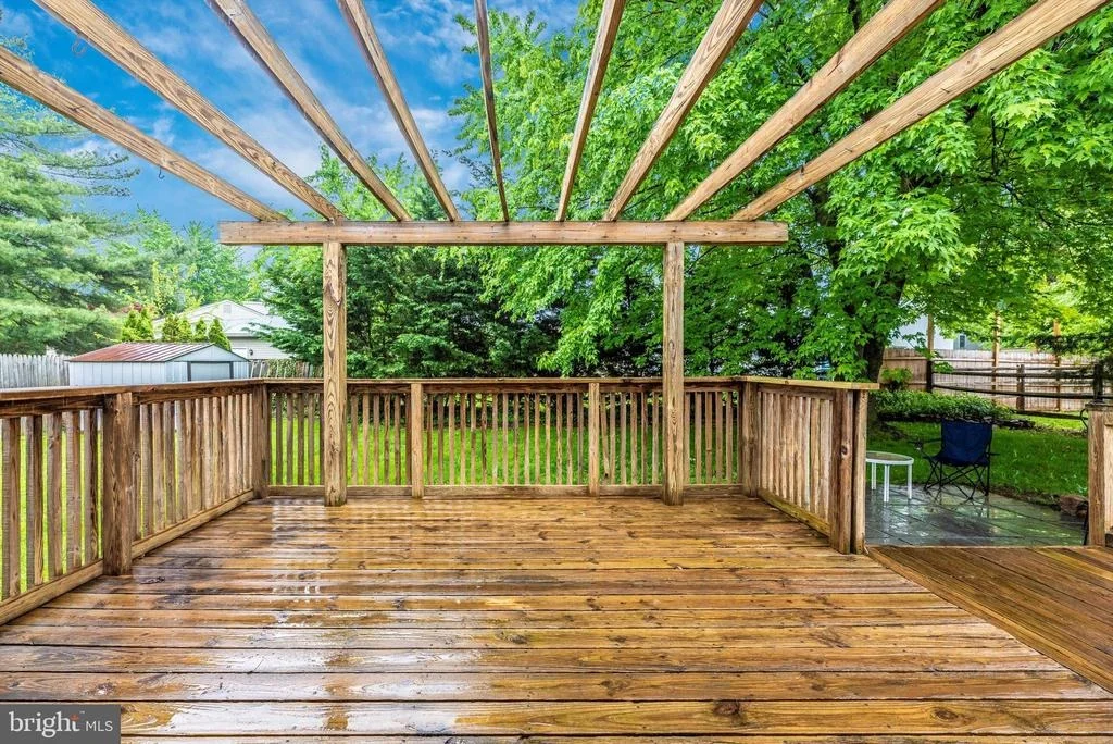 Photo of 484 HILLCREST DRIVE