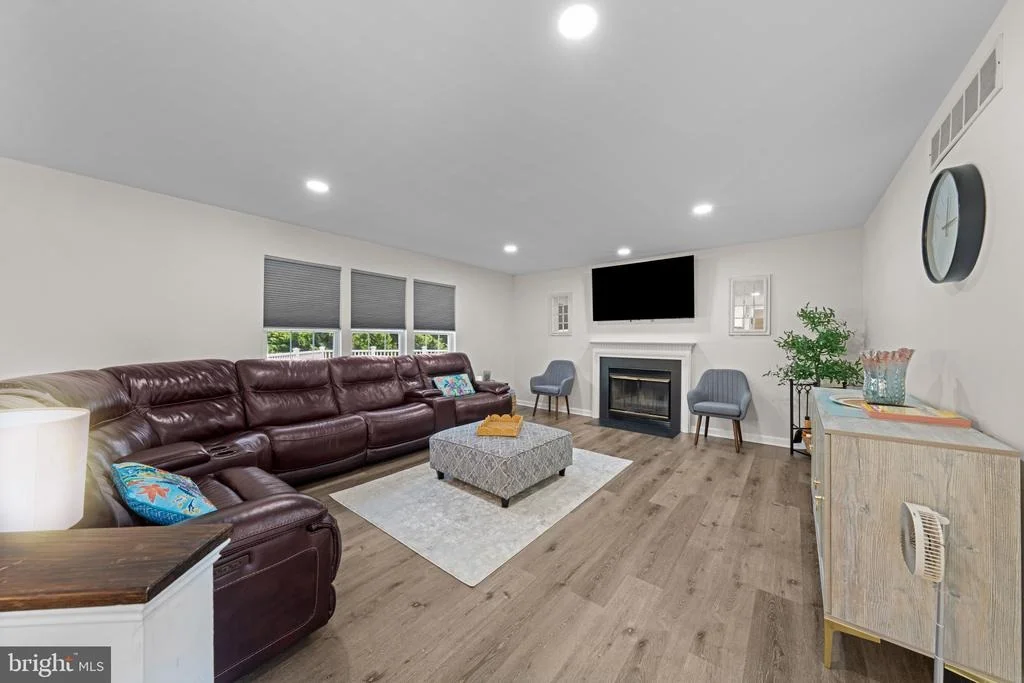 Photo of 4132 LARSON LANE