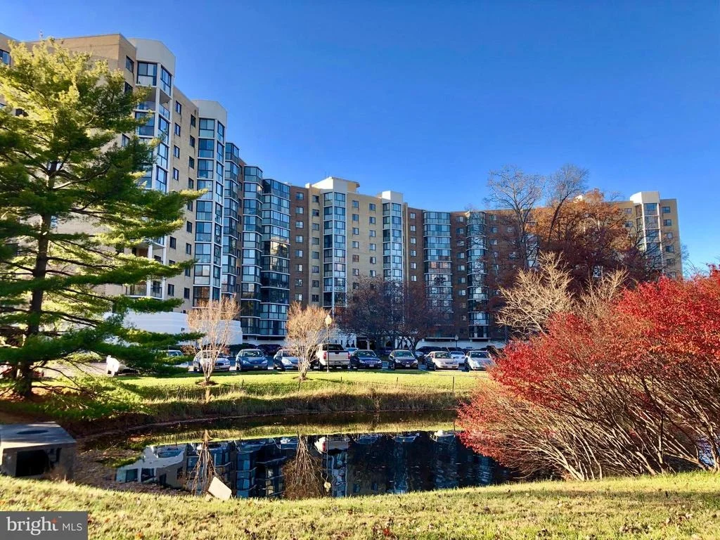 Photo of Unit 623 at 15101 INTERLACHEN DRIVE