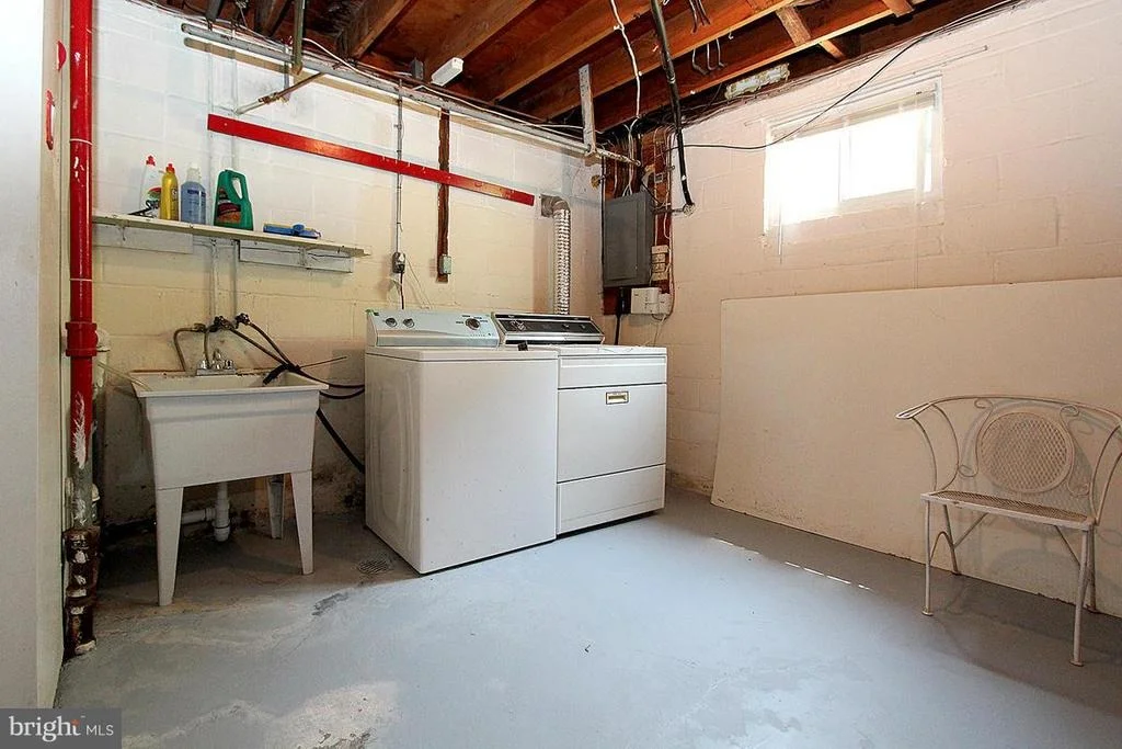 Photo of 911 WHITE WAY