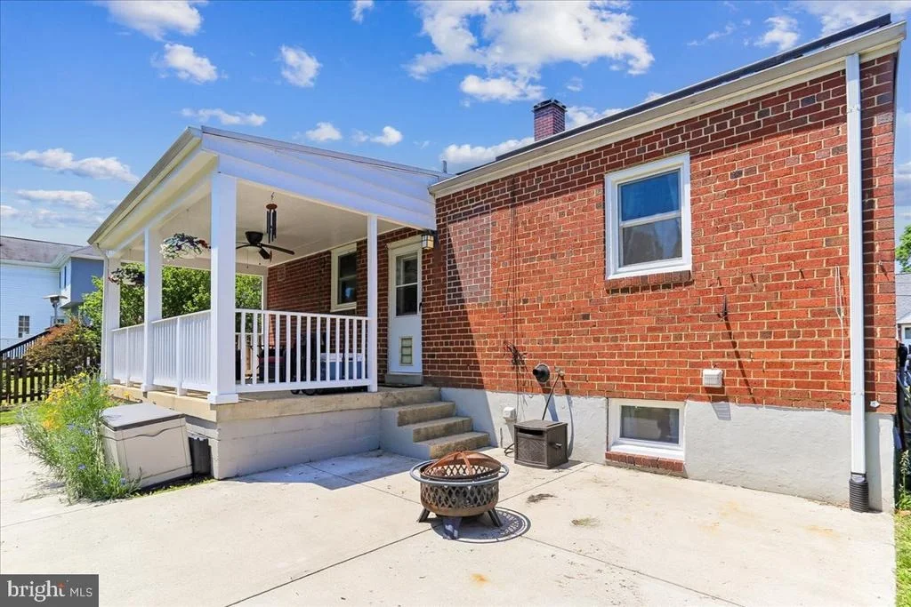 Photo of 1504 CREST ROAD