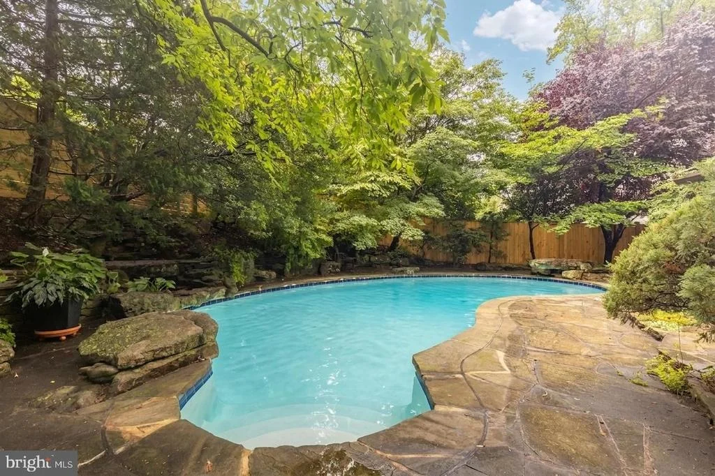Photo of 5810 OVERLEA ROAD