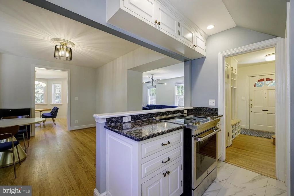 Photo of 3905 LAIRD PLACE