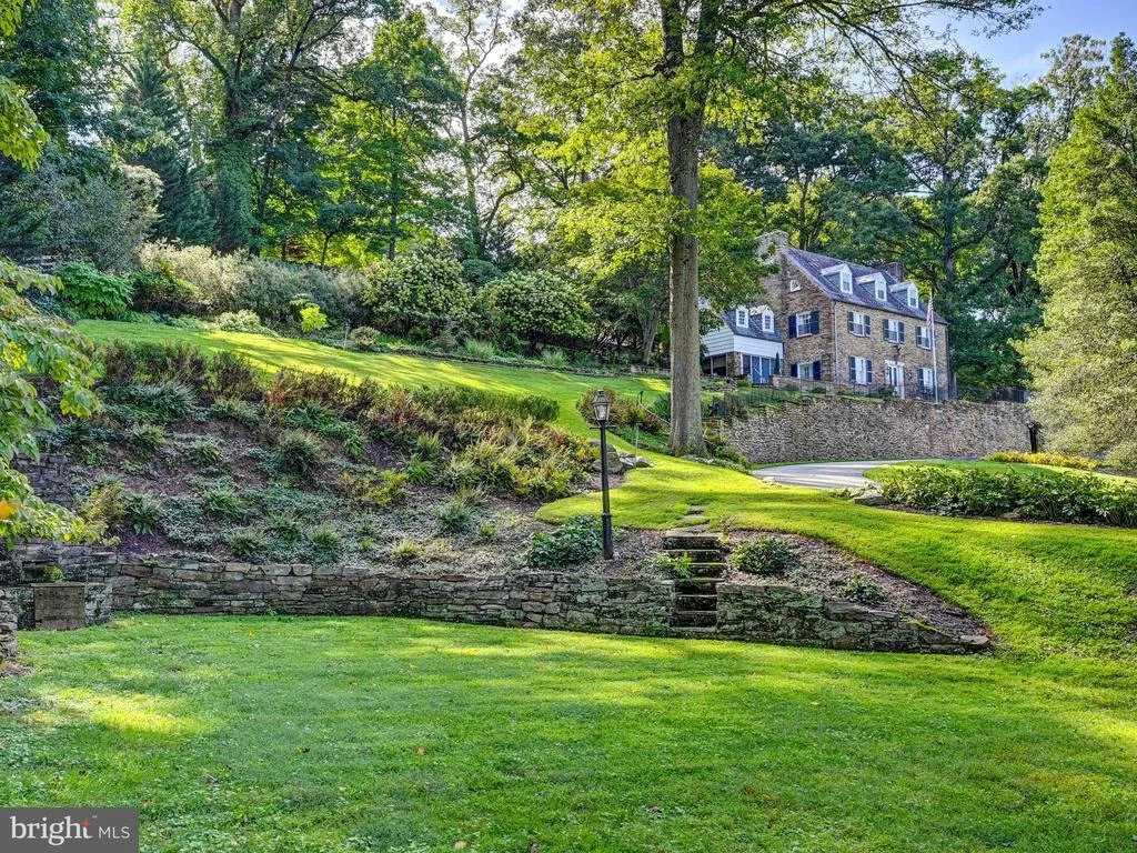 Photo of 1860 CIRCLE ROAD
