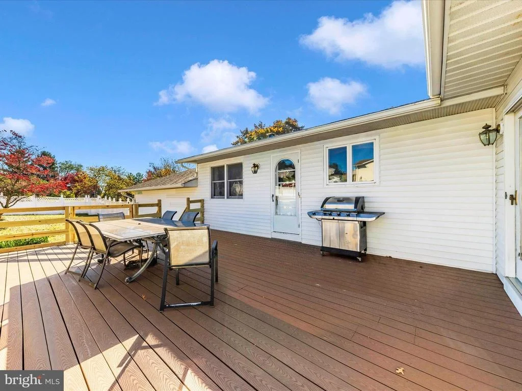 Photo of 9242 OAK TREE CIRCLE