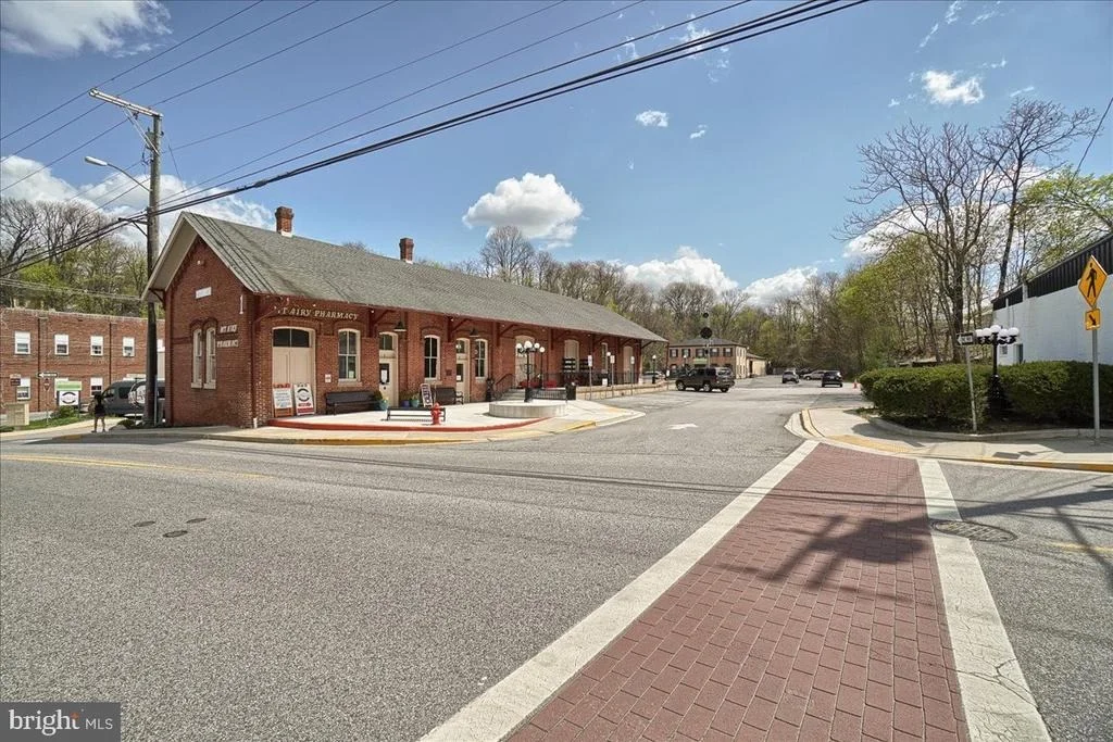 Photo of 910 PARADE LANE