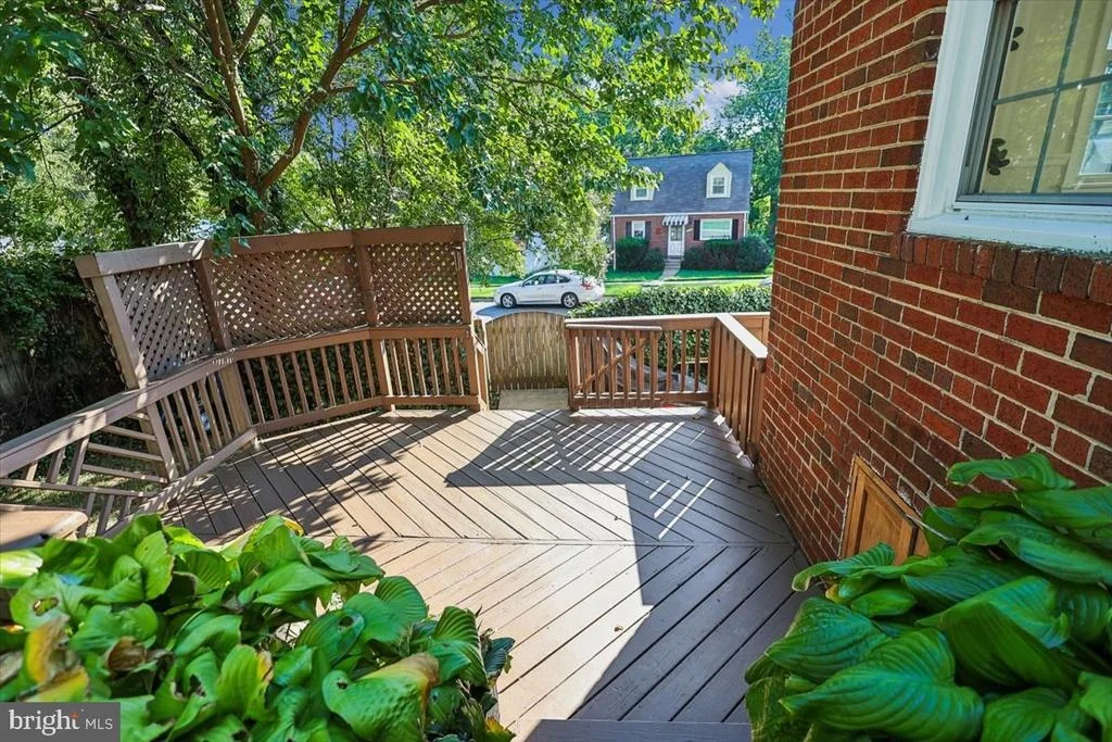 Photo of 1501 CREST ROAD