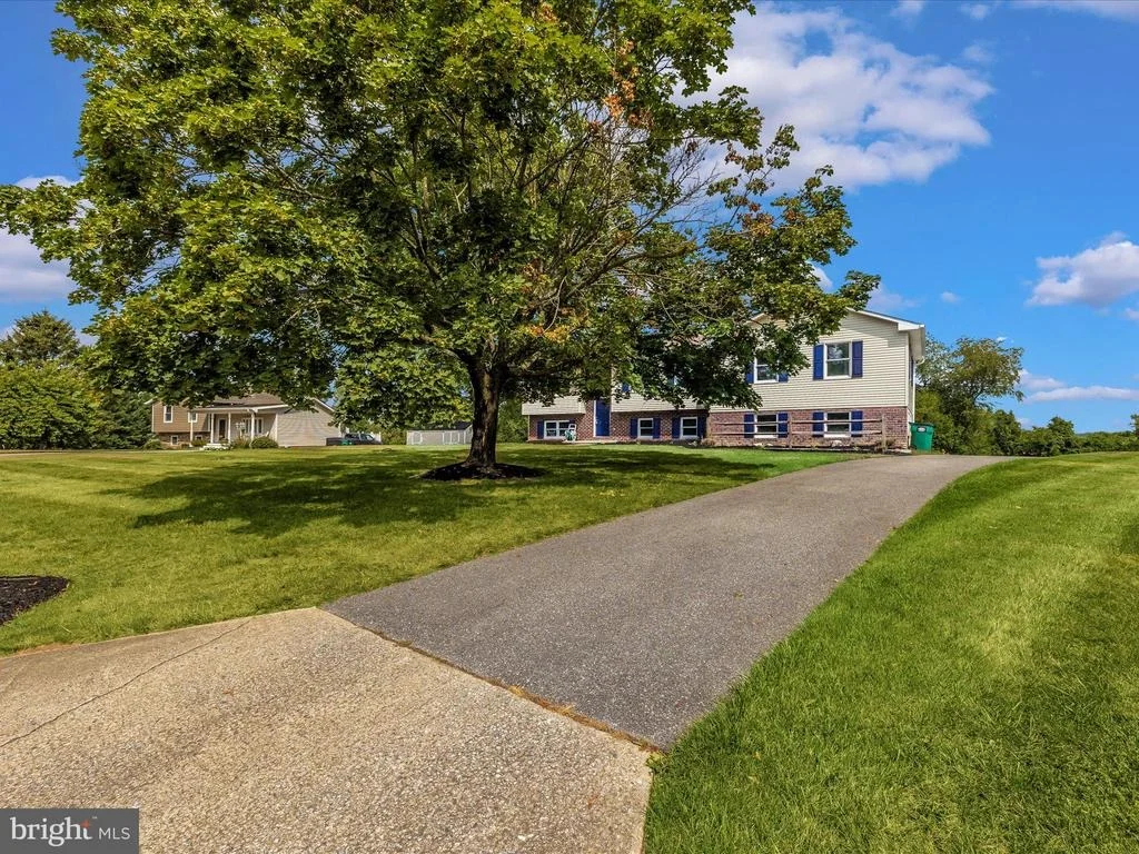 Photo of 1589 SMILEY DRIVE