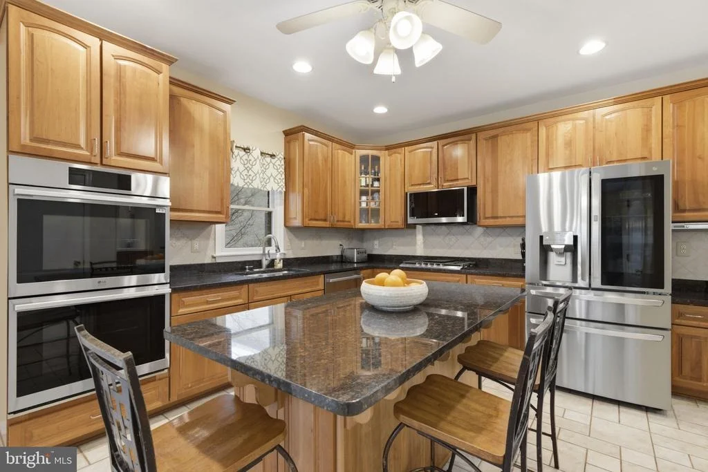 Photo of 922 SIDEHILL DRIVE