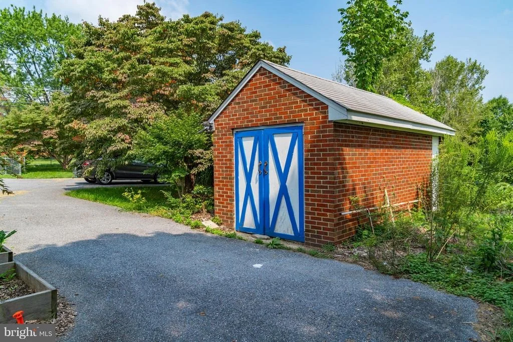 Photo of 21101 CLARKSBURG ROAD