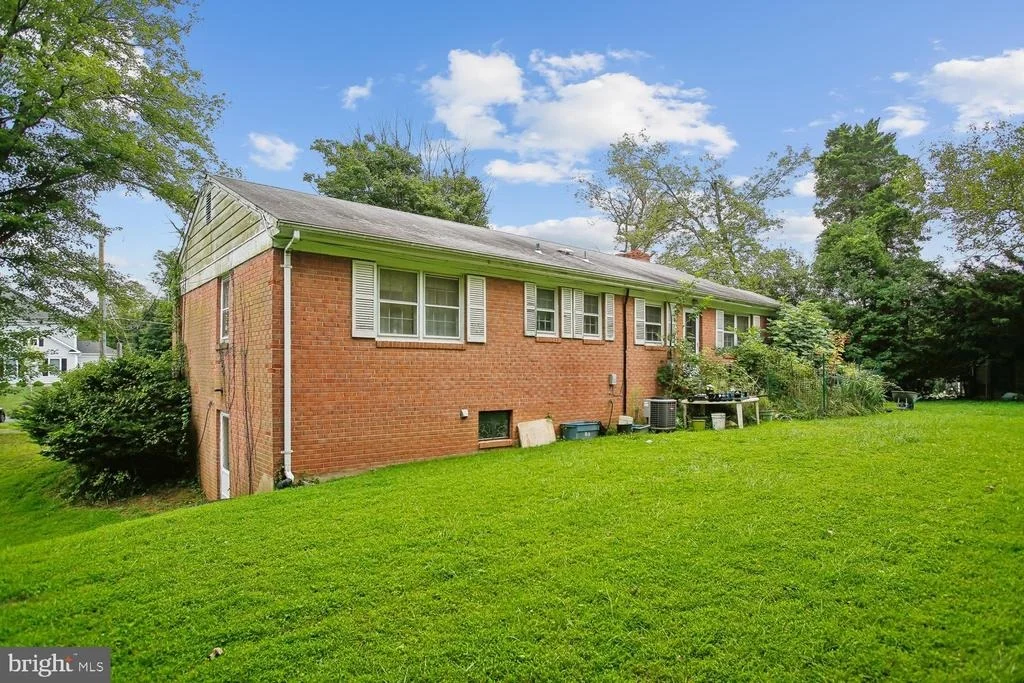 Photo of 2810 HILL ROAD