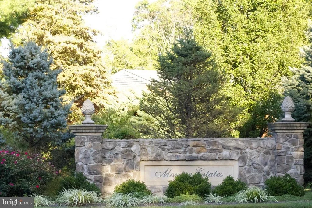 Photo of 619 PINEVIEW COURT