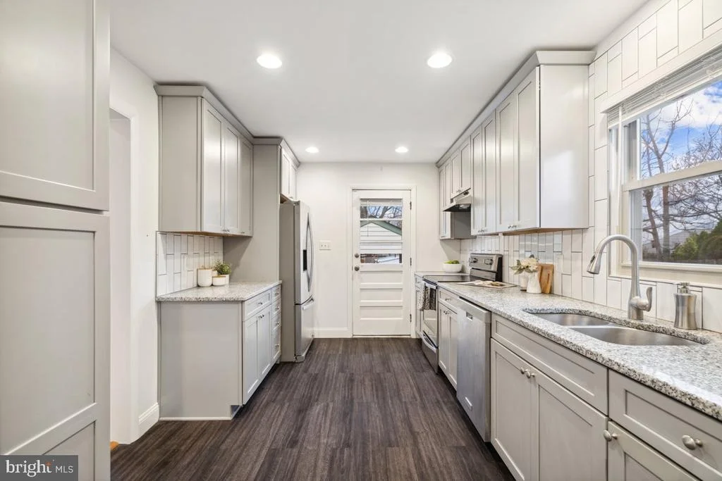 Photo of 114 E 7TH STREET E