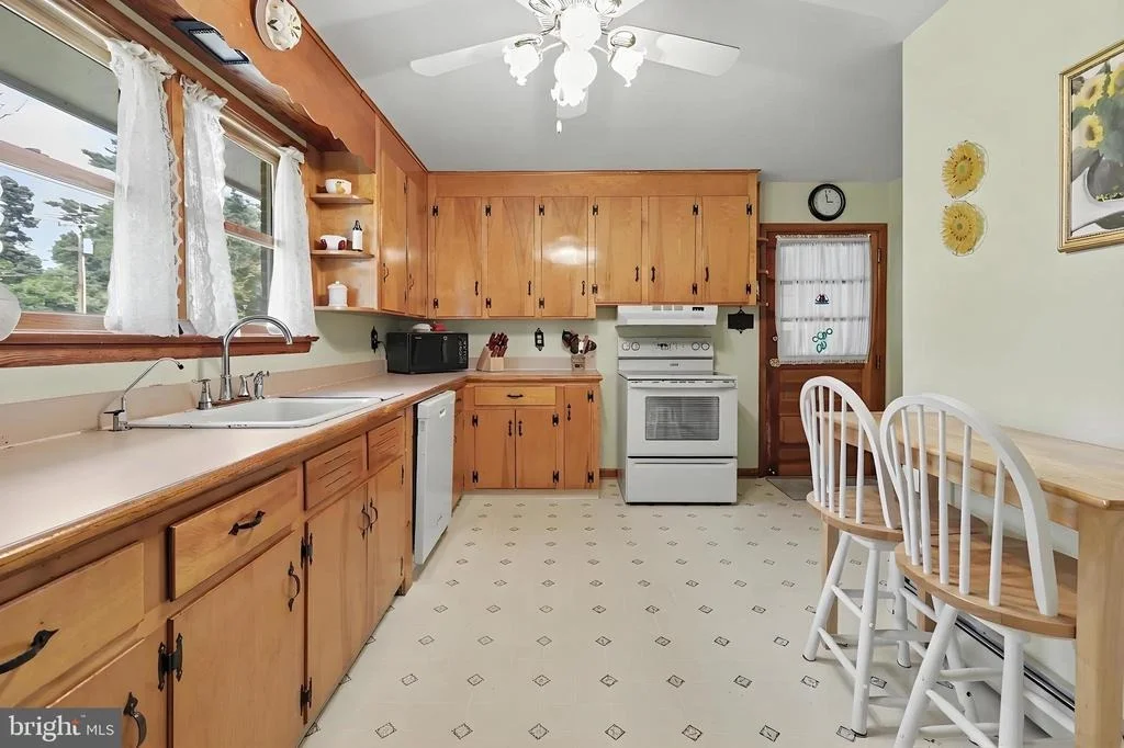 Photo of 2048 BUSTLETON ROAD