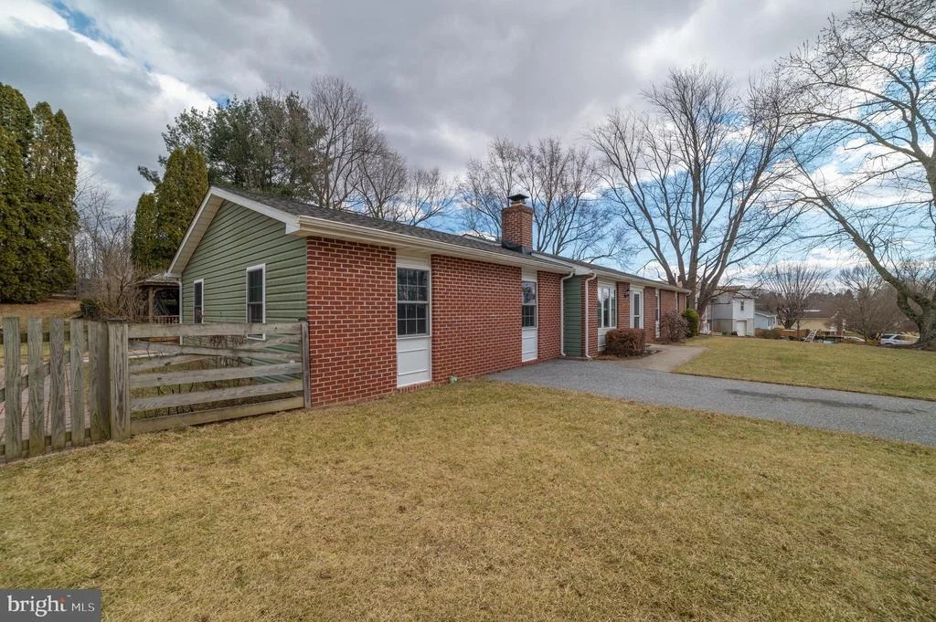 Photo of 2115 STERLING COURT