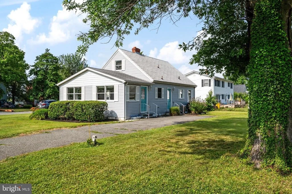 Photo of 812 BAY VIEW DRIVE