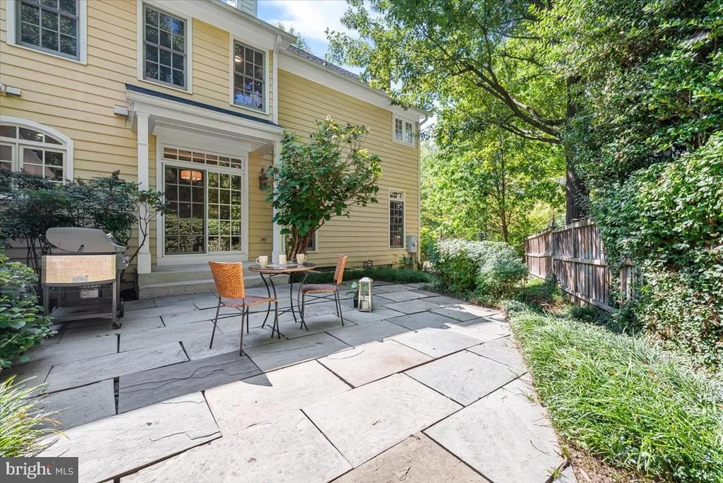 Photo of 6807 MEADOW LANE