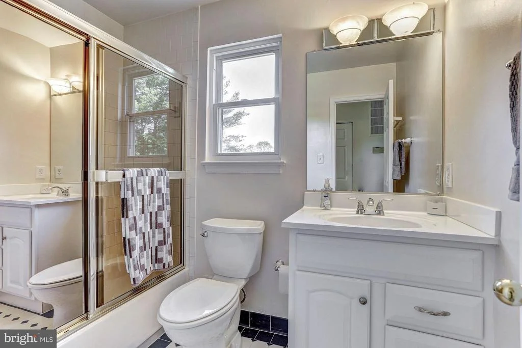 Photo of 18312 QUEEN ELIZABETH DRIVE
