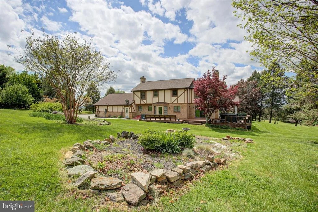 Photo of 8001 MAPLEVILLE ROAD