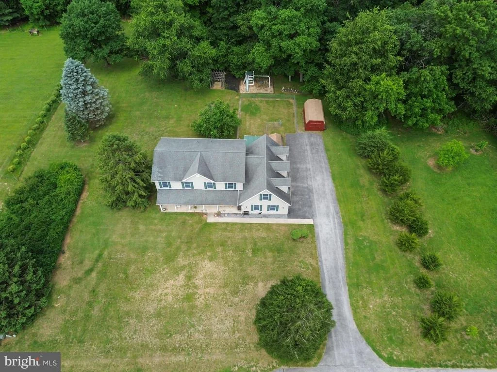 Photo of 2380 MOREAU DRIVE