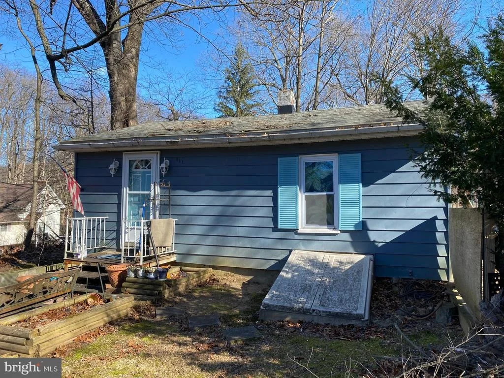 Photo of 811 JOHNSON AVENUE