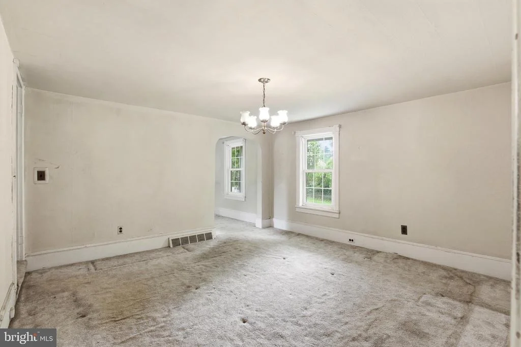 Photo of 523 HAY ROAD