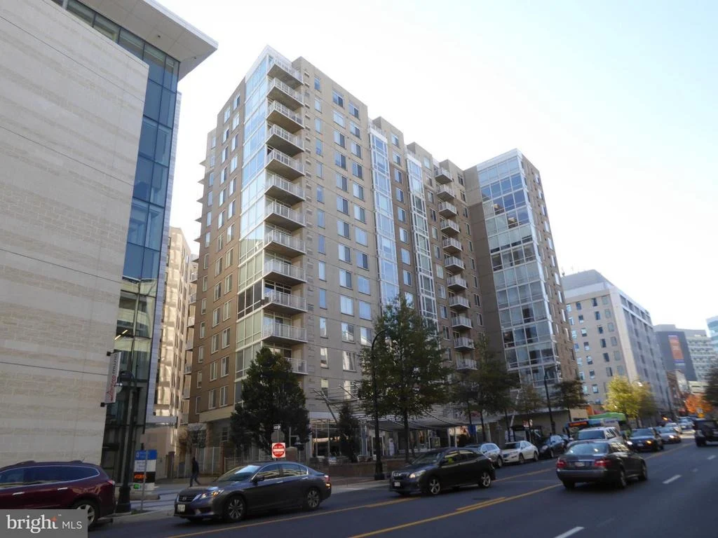 Photo of Unit 704 at 930 WAYNE AVENUE