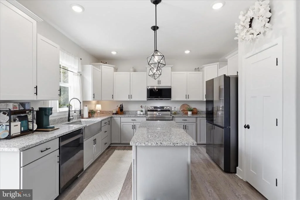 Photo of 9404 ROBERT E LEE DRIVE
